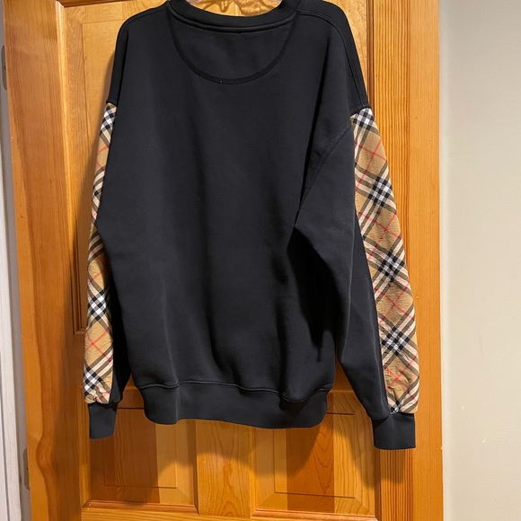 WOMAN’S BURBERRY SWEATSHIRT SIZE MED. WORNED FEW TIMES. - Picture 8 of 9